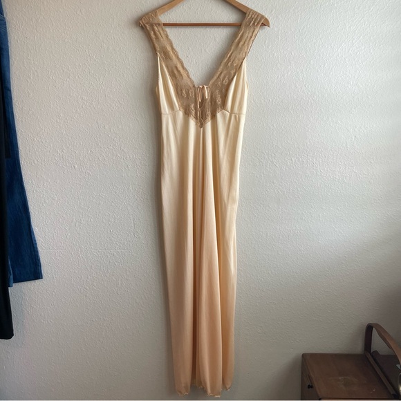 Other - Vintage 1970s Lace-Trim Long Chemise Nightgown in Champagne